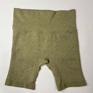 High- waisted seamless athletic shorts